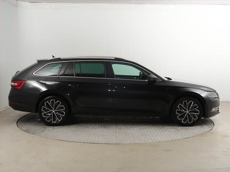 Škoda Superb (2016) Style 2.0 TDI, Automat, Kůže - fotka 6 z 23