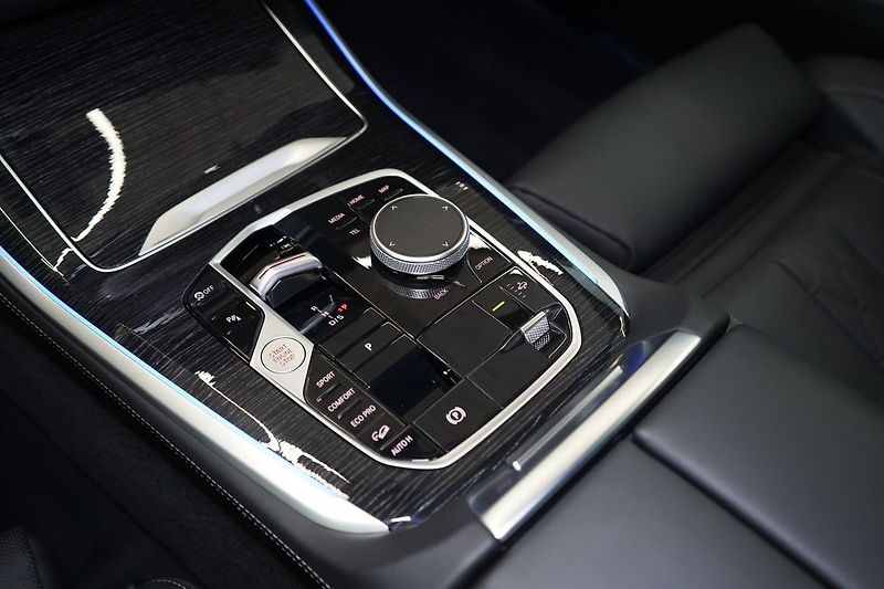 BMW X5 40d xDrive, Vzduch, Tažné, HUD - fotka 39 z 47