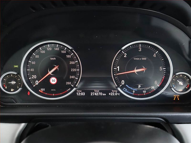 BMW Řada 5 (2013) 530d xDrive, 4X4, Automat - fotka 11 z 27