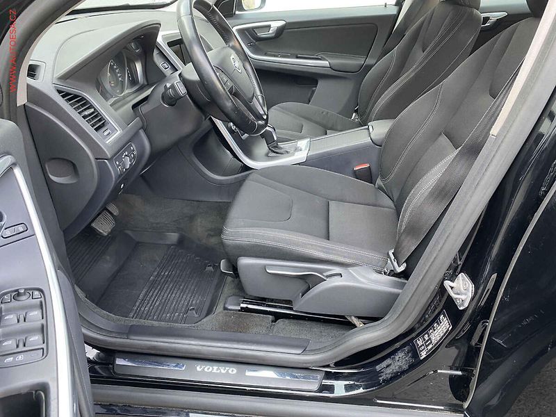 Volvo XC60 (2014) 2.4D 4x4, 2.maj,ČR, AT, park - fotka 9 z 15