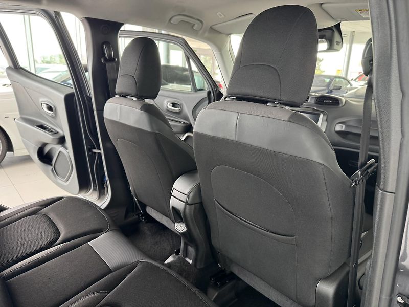 Jeep Renegade 1,3T 4xe*AWD*Distronic*DPH - fotka 17 z 36