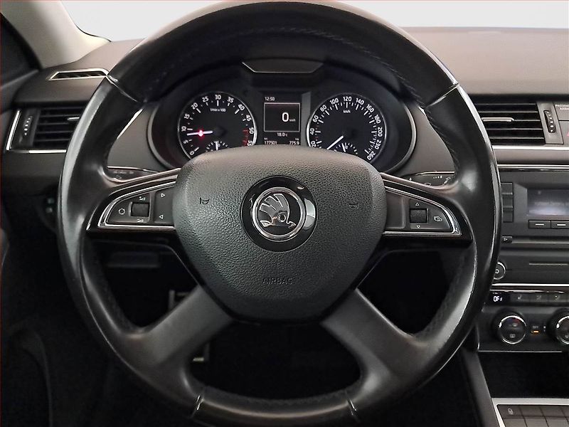 Škoda Octavia (2013) Ambition 1.6 TDI, Tempomat - fotka 17 z 18