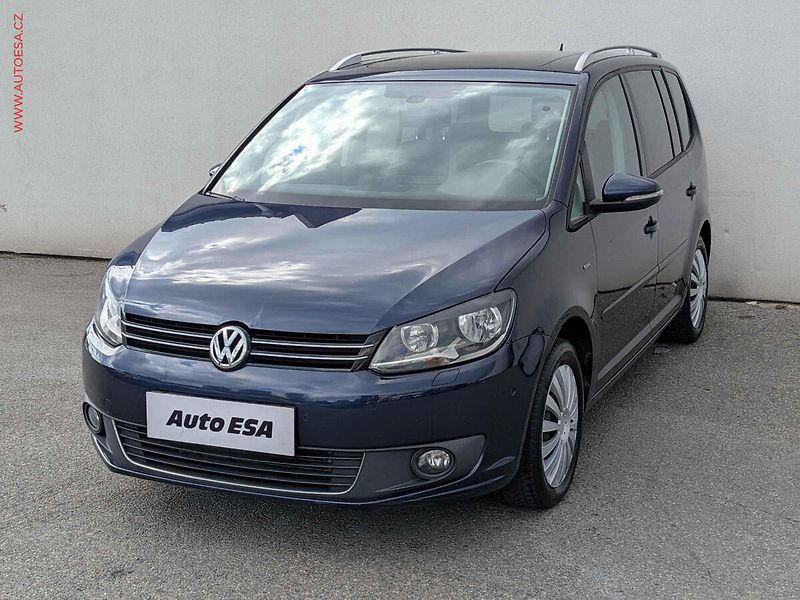 Volkswagen Touran (2013) 2.0TDi, 1.maj, Panorama, AC - fotka 3 z 16