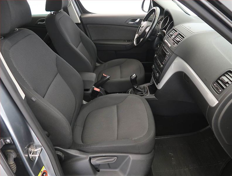 Škoda Yeti (2011) 2.0 TDI, 4X4, Serv.kniha - fotka 9 z 19