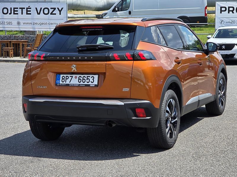 Peugeot 2008 (2022) 1.2 PT 100 ALLURE PACK MAN6 - fotka 5 z 27