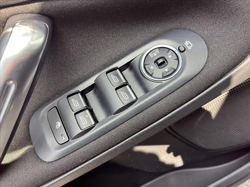 Ford S-MAX 2,2 TDCi 147kW  ACC,Xenon,Navi - fotka 12 z 45