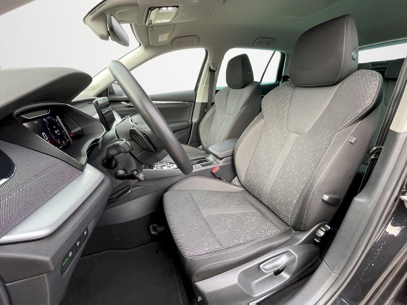 Škoda Octavia (2023) 1.5 eTSI 110kW m-Hev DSG Style - fotka 25 z 35