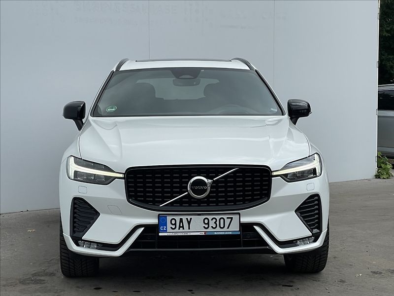 Volvo XC60 2,0 B4 A8 Ultimate Dark - fotka 21 z 23