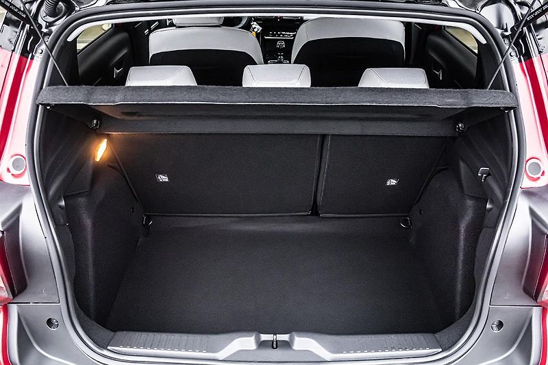 Citroën C3 (2026) 1,2 MAX Turbo benzín 100k+ ZIM - fotka 8 z 25