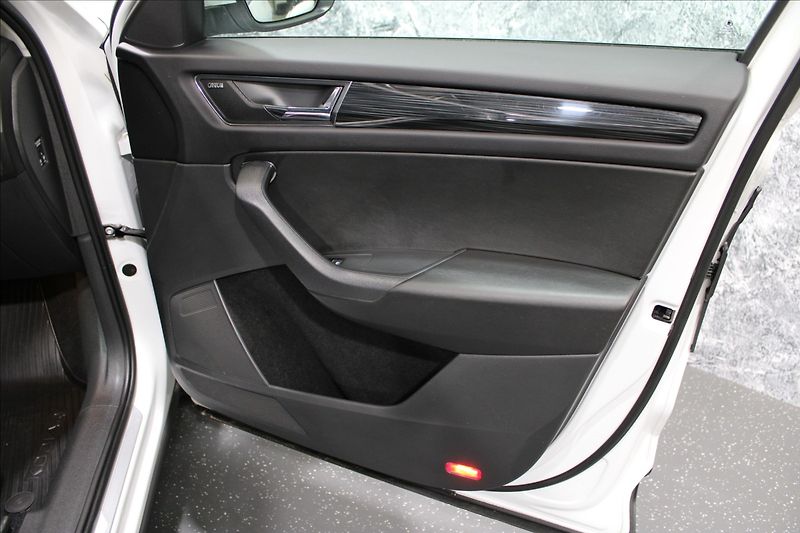 Škoda Kodiaq 2,0 TDI DSG 4x4 Style - fotka 11 z 35