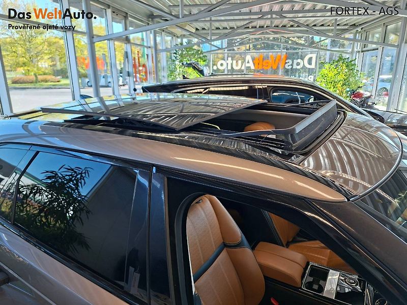 Land Rover Range Rover Velar (2018) D240 SE,2.0L 177kW,4x4,Automat - fotka 28 z 33