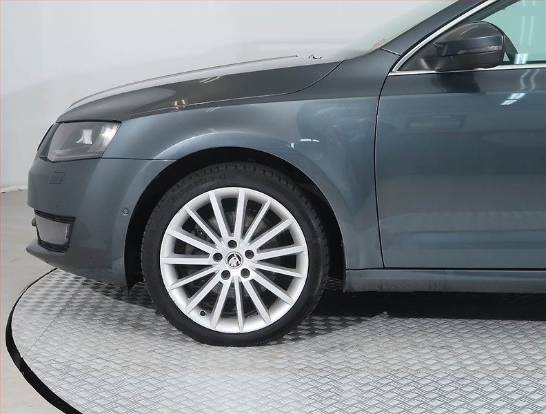 Škoda Octavia (2015) Laurin&Klement 2.0 TDI, 4X4 - fotka 15 z 19