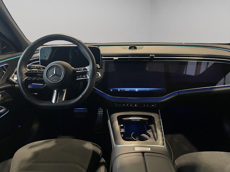 Mercedes-Benz Třídy E (2024) E 300 de 4MATIC kombi - fotka 12 z 21