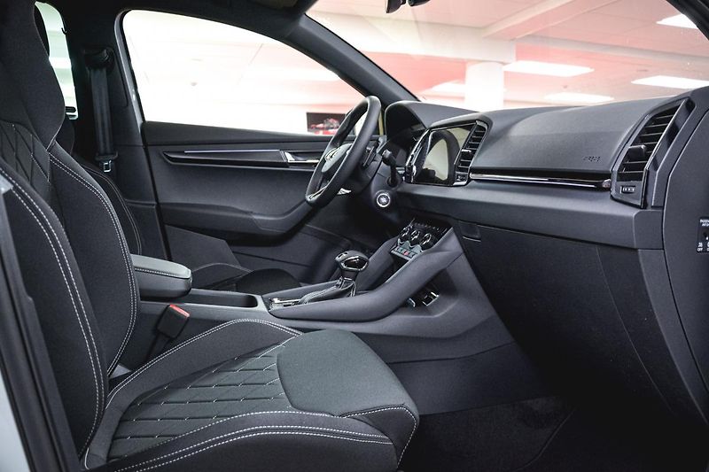 Škoda Karoq (2023) 1,5Tsi Sportline Exclusive DSG - fotka 15 z 30