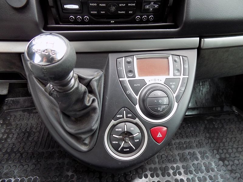 Peugeot 807 (2009) 2.0HDi/7.Míst/NAVI/LED/ - fotka 29 z 36