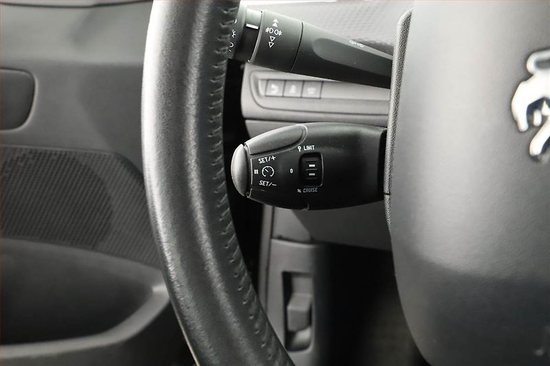 Peugeot 2008 (2017) 1.2 PureTech, Automat - fotka 14 z 16