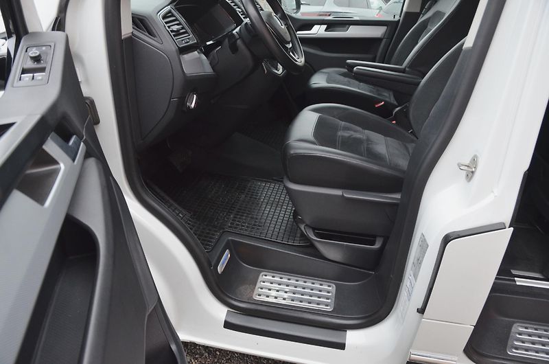 Volkswagen Multivan (2017) TDi 150kW 4x4 DSG Highline ČR - fotka 22 z 48