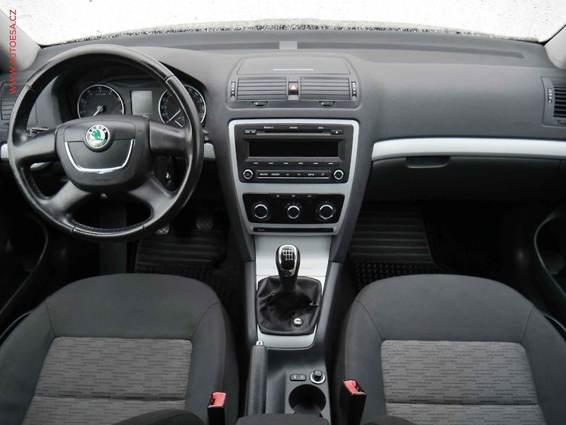 Škoda Octavia (2011) 1.2 TSi, 2.maj,ČR, AC, temp - fotka 8 z 15