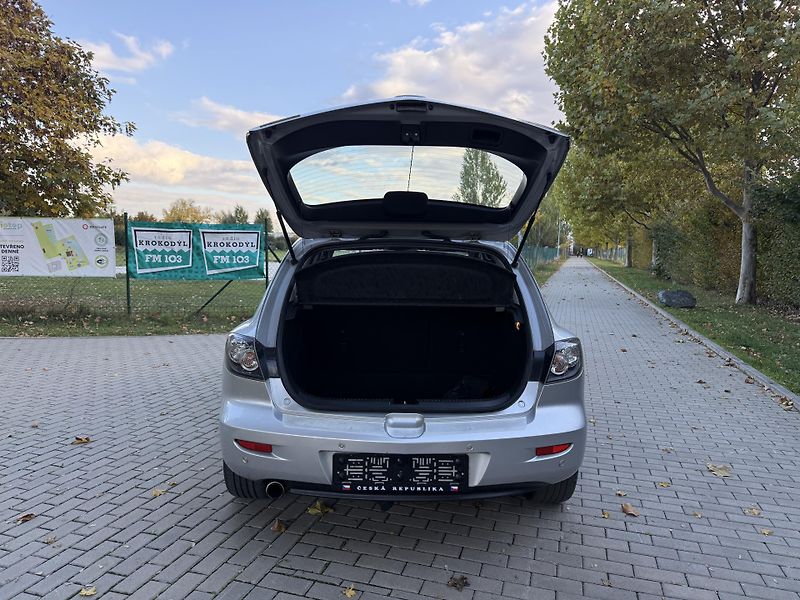 Mazda 3 2.0 Sport - fotka 17 z 32