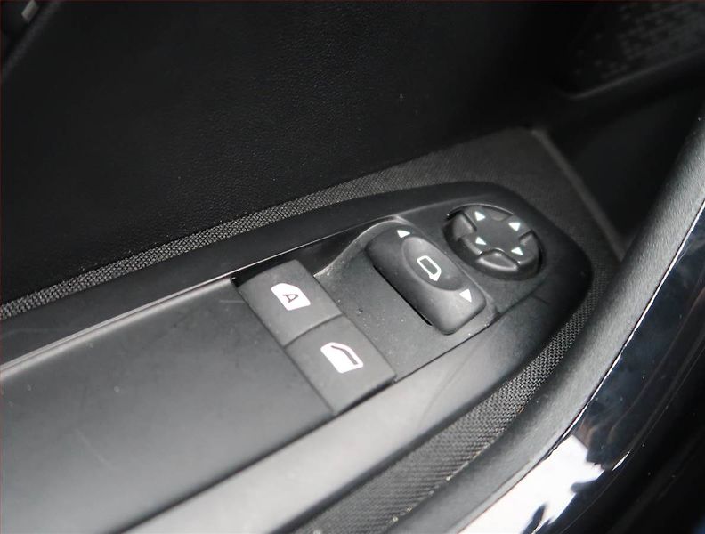 Peugeot 208 (2019) Active 1.2 PureTech - fotka 15 z 15