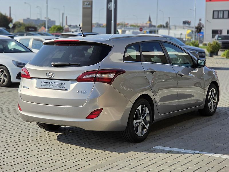 Hyundai i30 (2016) 1,6 GDI 99kW WG - fotka 5 z 17