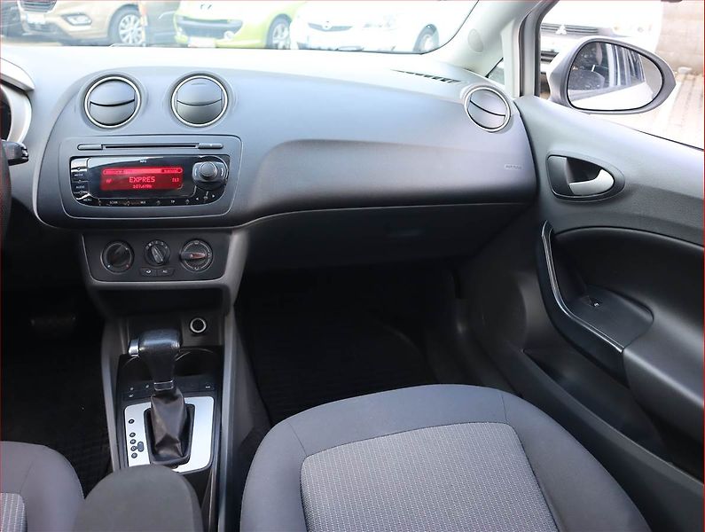 Seat Ibiza (2012) 1.2 TSI, Automat, Serv.kniha - fotka 8 z 17