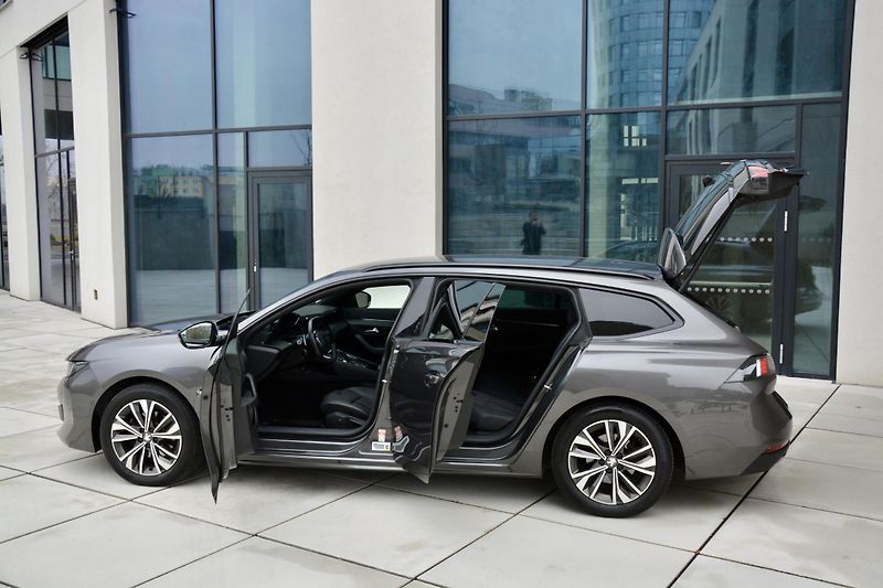 Peugeot 508 (2023) SW BlueHDi130 EAT8 ALLURE - fotka 9 z 40