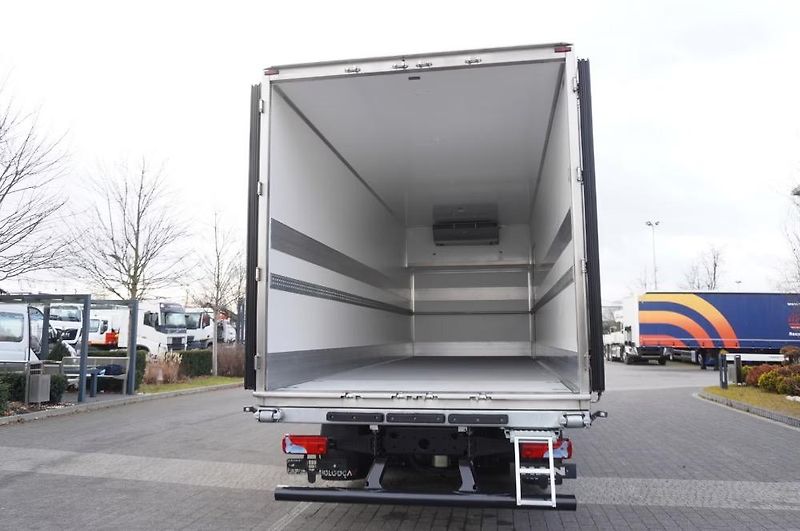 MAN TGX (2024) 26.400 6x2 chlaďák EURO 6 - fotka 11 z 22