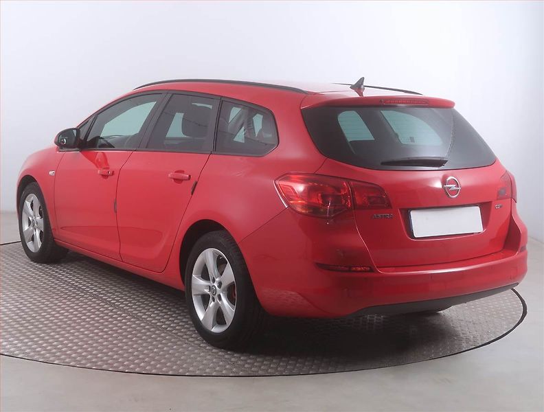 Opel Astra (2011) 1.7 CDTI, Navi, Xenony - fotka 4 z 15