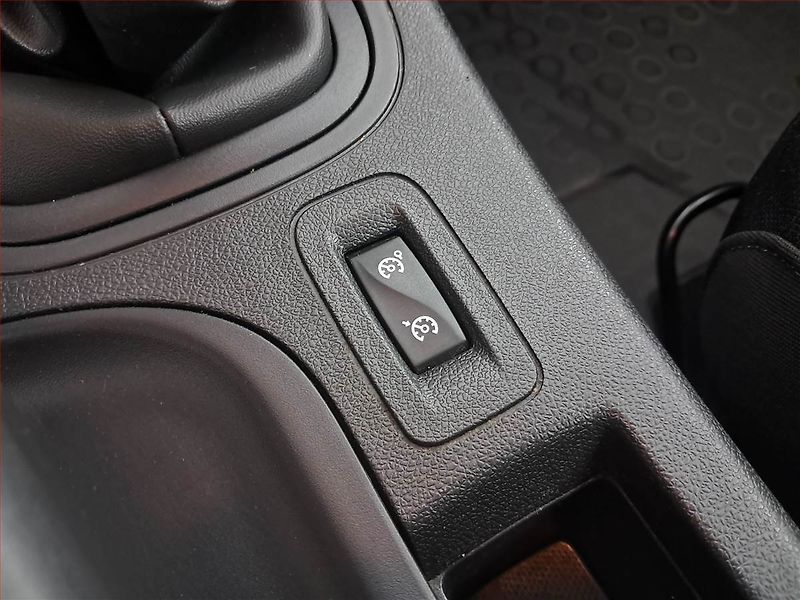 Renault Mégane (2012) Confort 1.6 16V, Tempomat - fotka 17 z 17