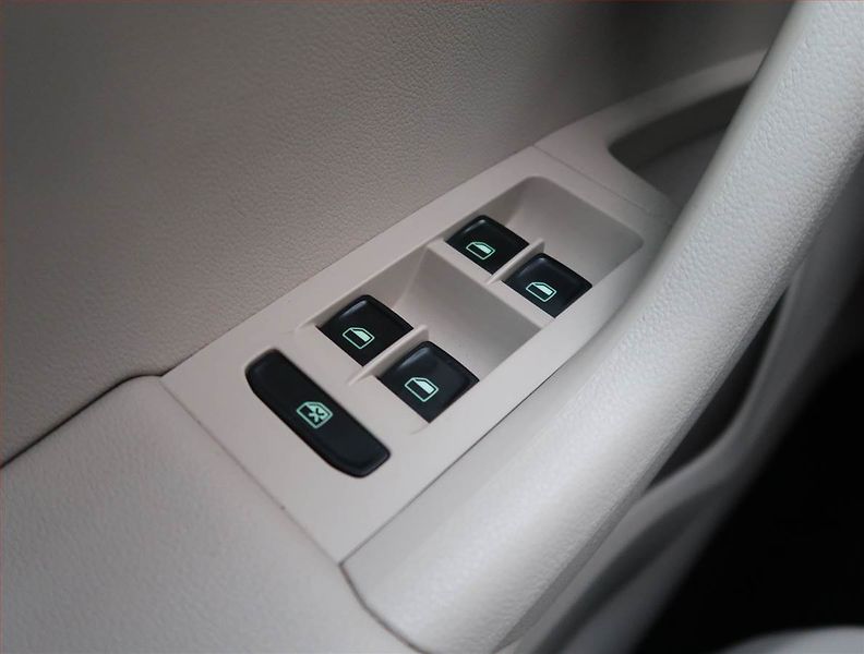 Škoda Octavia (2015) 2.0 TDI, Automat, Serv.kniha - fotka 17 z 19