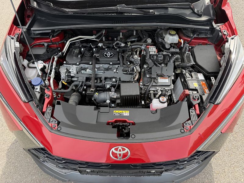 Toyota C-HR 1,8i hybrid automat navigace - fotka 11 z 21