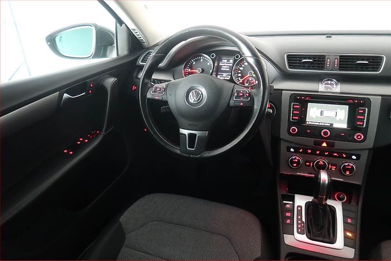 Volkswagen Passat (2014) 2.0 TDI, Automat, Navi, Xenony - fotka 7 z 20