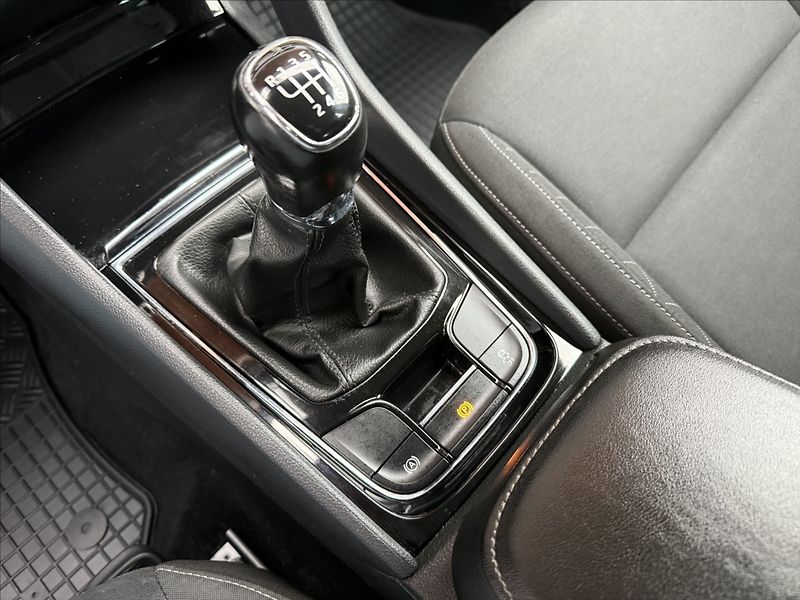Škoda Karoq 1,6 TDI Ambition+ po servisu! - fotka 19 z 34