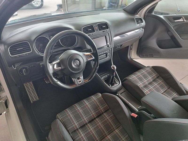 Volkswagen Golf (2010) GTI,2,0TSI,155KW,AUT.KL.18ALU - fotka 18 z 28