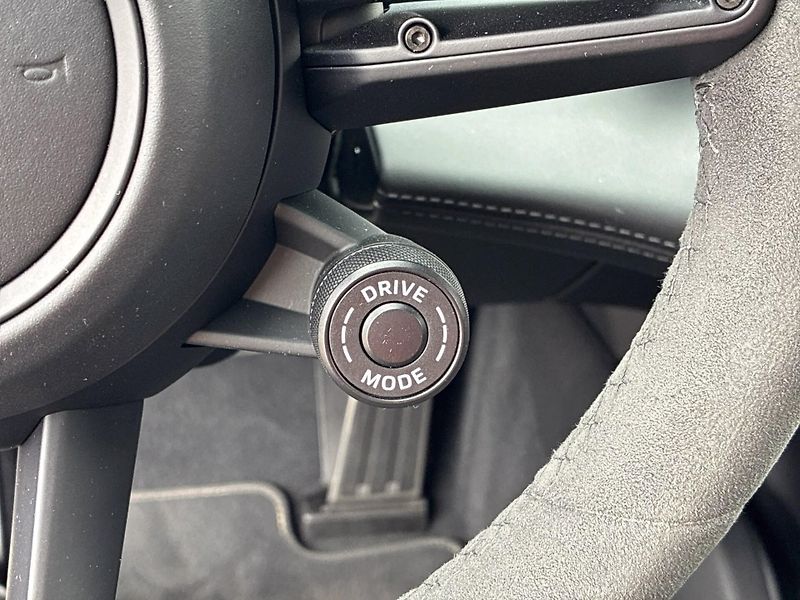 Porsche Taycan GTS Sport Turismo HuD Pano 360 - fotka 15 z 20