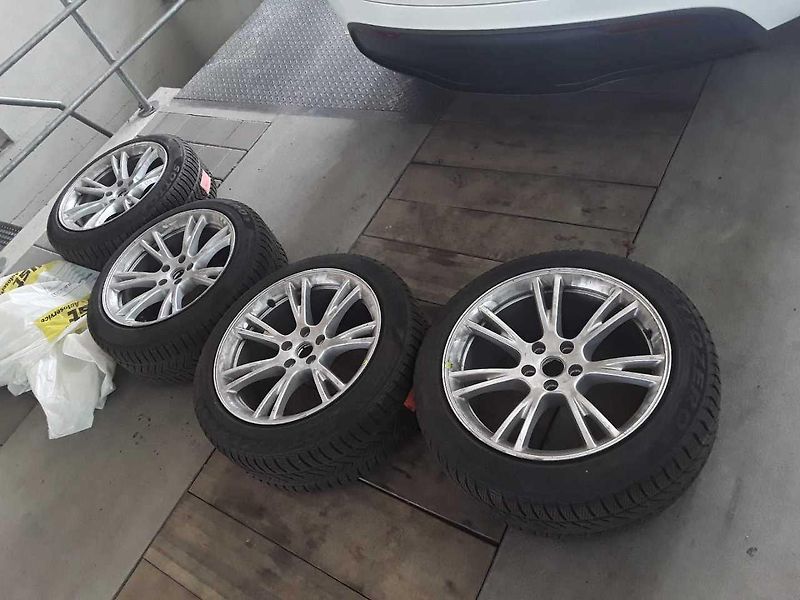 Tesla Model Y LONG RANGE DUAL MOTO 92,7% - fotka 8 z 8