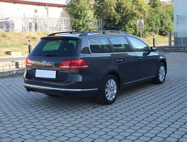 Volkswagen Passat (2011) 1.4 TSI, Serv.kniha - fotka 5 z 16