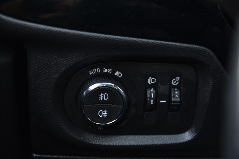Opel Corsa 1.5CDTI 75kW SERVIS. KNIHA ČR - fotka 15 z 22