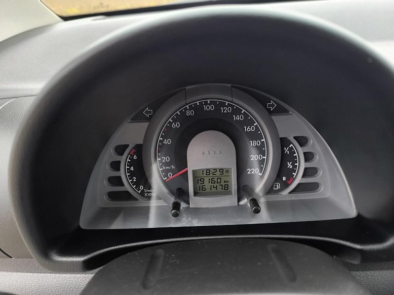 Volkswagen Fox (2006) 1.2 DOLOŽENÉ KM, 1.MAJITEL - fotka 17 z 20