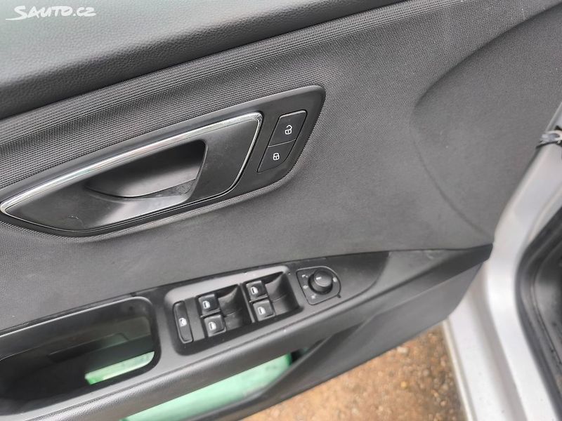 Seat Leon TDI 81KW,110T.KM,KRÁSNÉ,VÝBAVA - fotka 20 z 29
