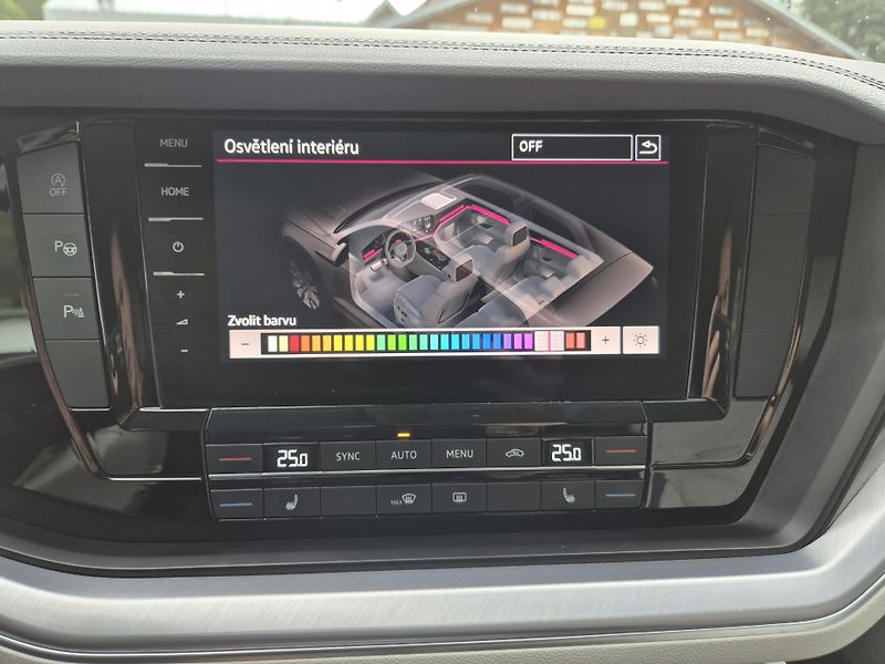 Volkswagen Touareg 3,0TDi 170kw 4x4 DSG TZ 19ALU - fotka 23 z 43