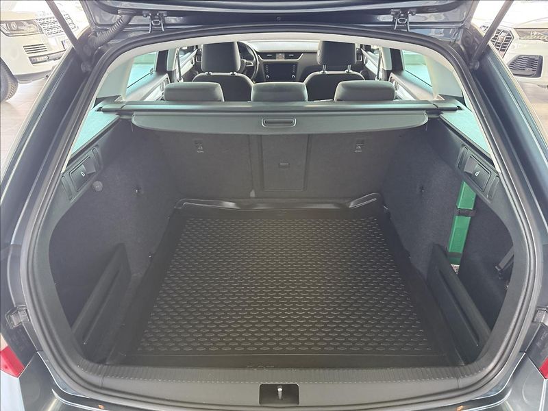 Škoda Octavia 1,6   1.MAJ,SERVISKA,DPH,ČR - fotka 25 z 26