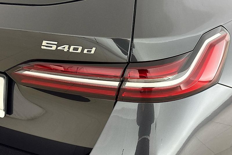 BMW Řada 5 540d xDrive Touring - fotka 5 z 24
