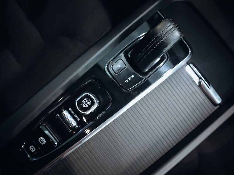 Volvo XC60 B4 AWD Momentum Pro - fotka 22 z 28