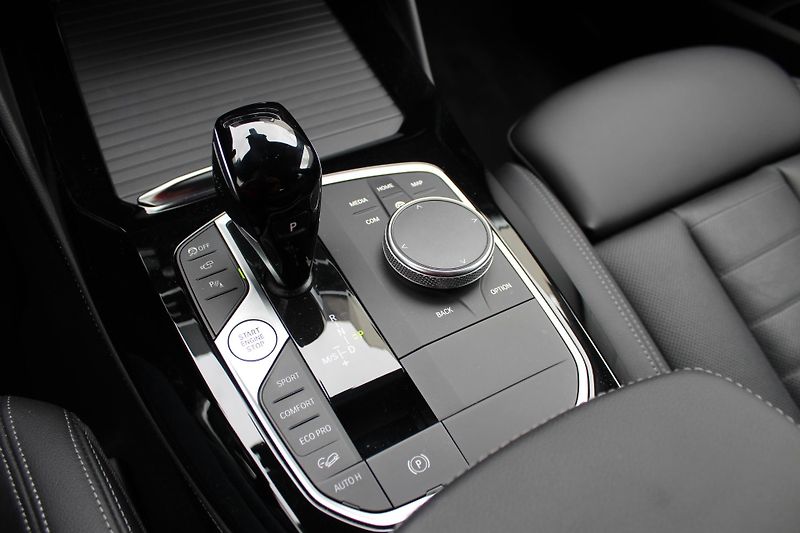 BMW X4 xDrive30d Mpaket - fotka 12 z 28