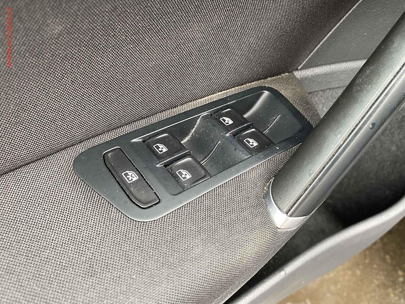 Volkswagen Golf (2016) 1.2 TSi, Lounge, DSG, navi - fotka 13 z 18