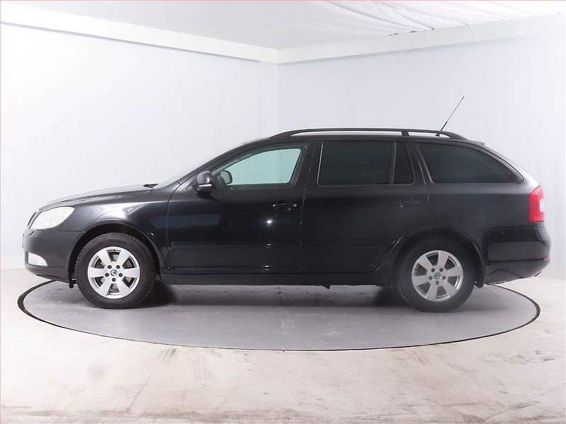 Škoda Octavia (2010) 1.2 TSI, Xenony, Tempomat - fotka 3 z 15