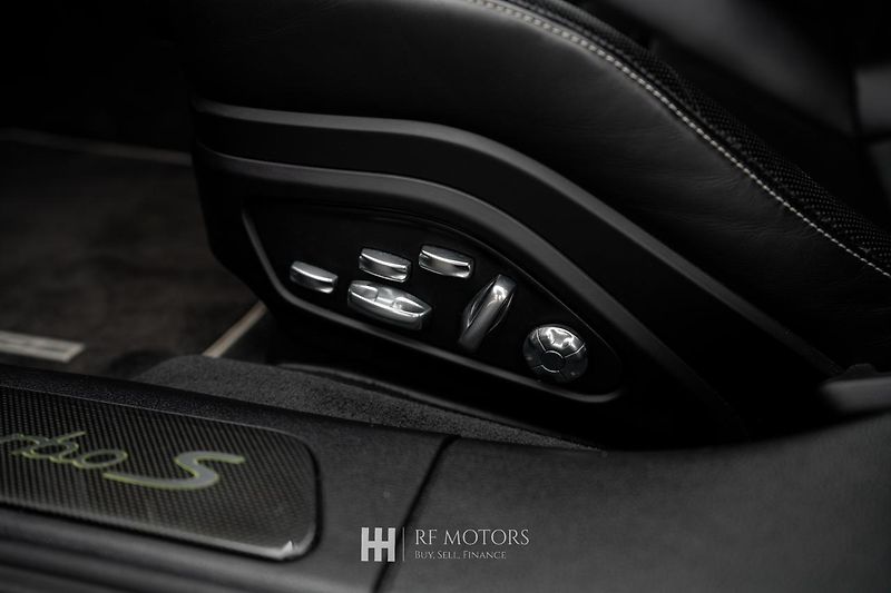 Porsche Panamera (2020) Turbo S E-Hybrid - fotka 52 z 55