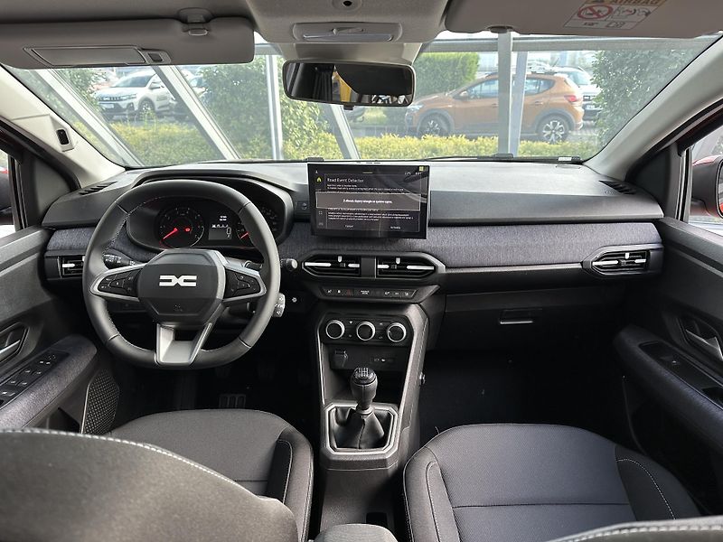 Dacia Jogger (2026) Expression TCE 110 - SKLADEM - fotka 10 z 23